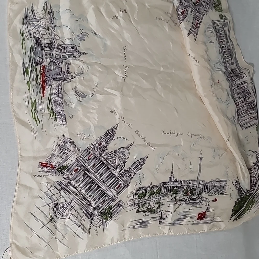 ♥️SILK  Scarf   print some england palaces